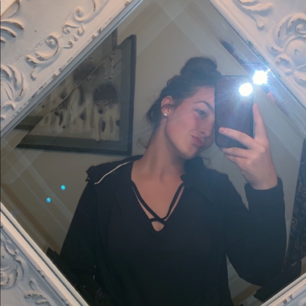 Meet your Posher, Calia